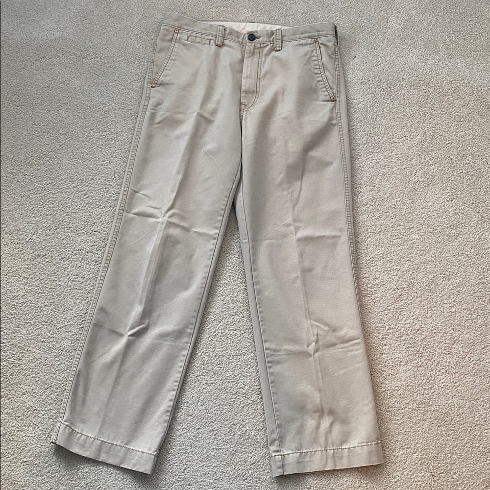 Life khaki a HAGGAR Co. relaxed straight 32X32 cotton/poly blend khaki pants - Picture 4 of 16